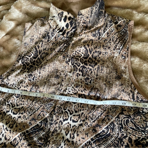 Sleeveless reversible Vest with Pockets (L) - Picture 4 of 4